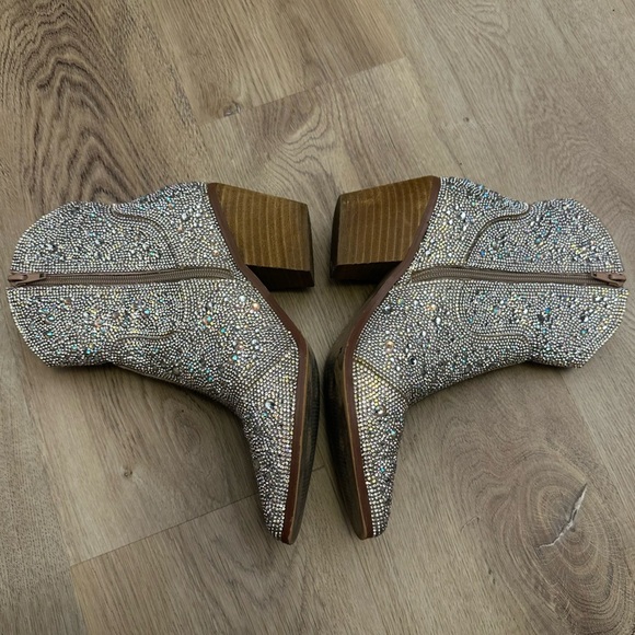 Mi.iM Angel Silver Metallic Embellished Ankle Booties - Picture 6 of 12